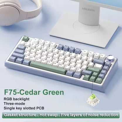 Teclado mecánico gamer inalámbrico RGB, formato compacto y tres modos de conexión